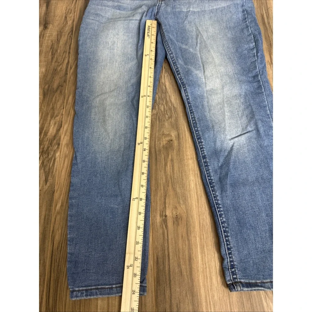 Skinny Fries Women's‎ Skinny Jeans Size 13/32 Light Wash Blue